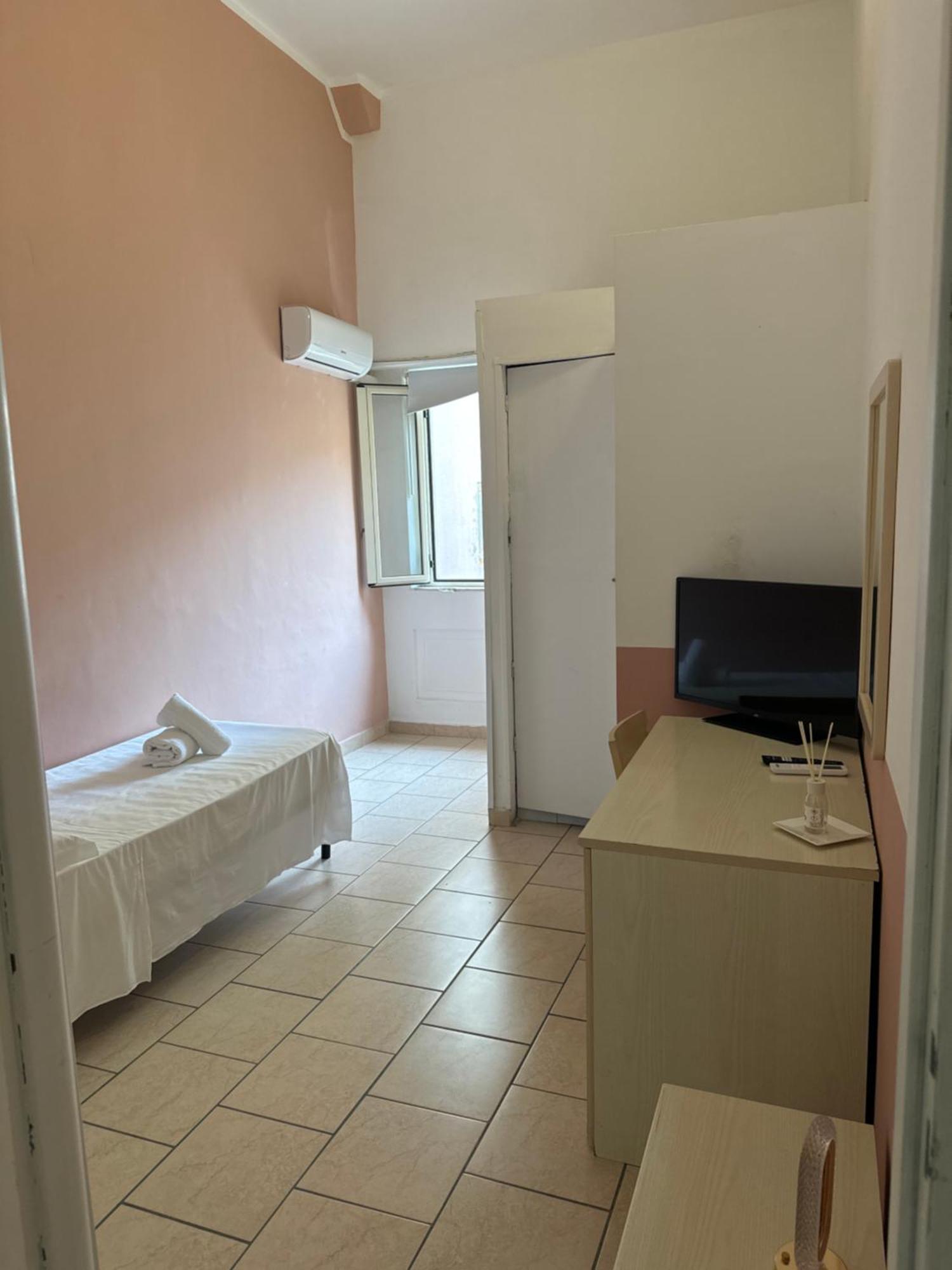 Garibaldi Rooms Ρέτζιο ντι Καλάμπρια Εξωτερικό φωτογραφία